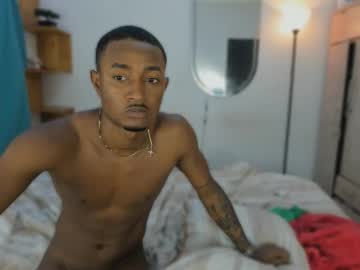 Бесплатный порно видеочат с семейной парой abony_sex69