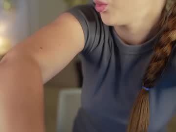 Бесплатный порно видеочат с секс парой Anabel, Zlata, Kira,