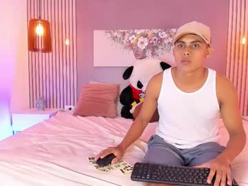 Бесплатный порно видеочат с семейной парой dani_n_blessd